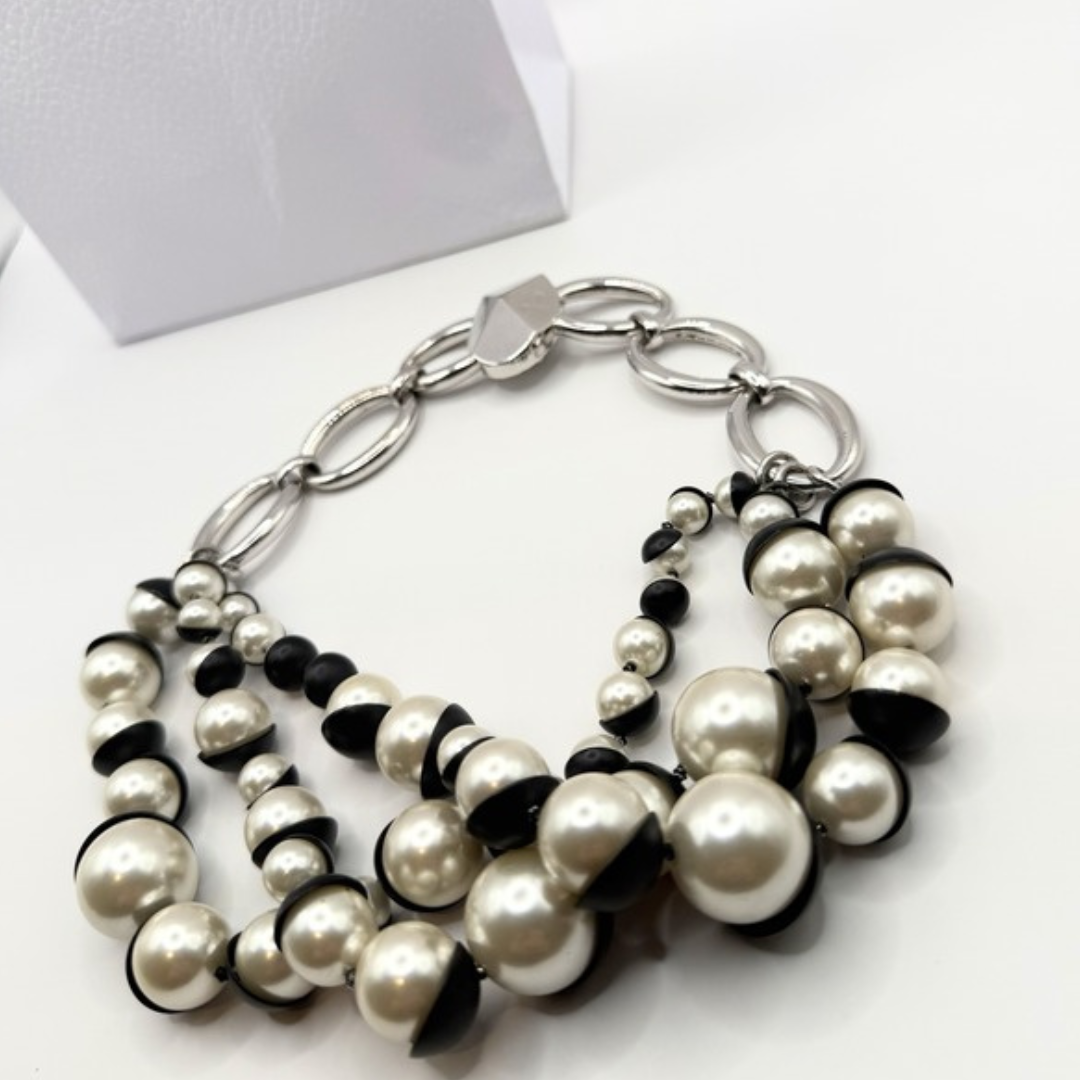 Vintage Christian Dior ‘Mise en Dior’ Pearl Necklace – view 3