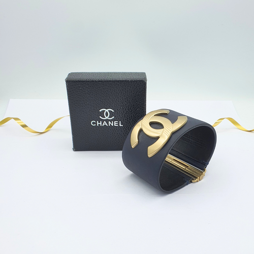 Vintage Chanel CC Logo Leather Bracelet – view 2