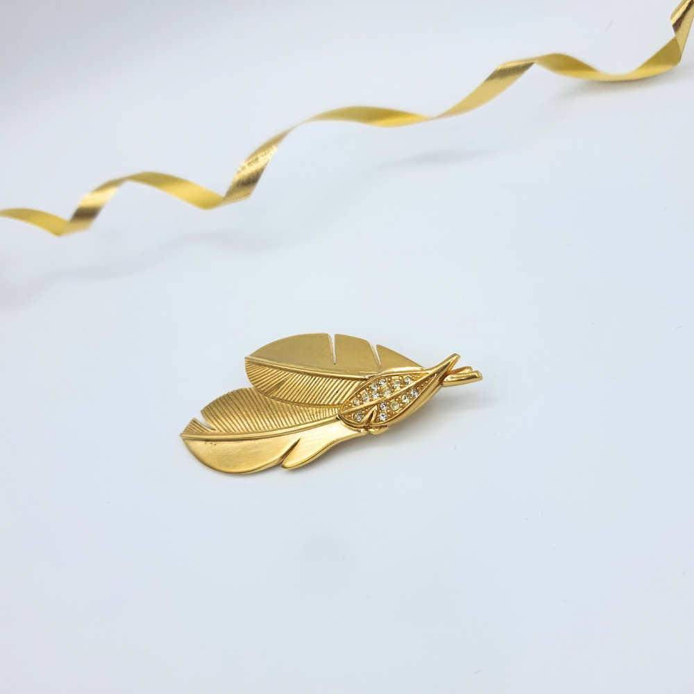 Givenchy – Leaf Brooch with Crystals, vintage – view 2