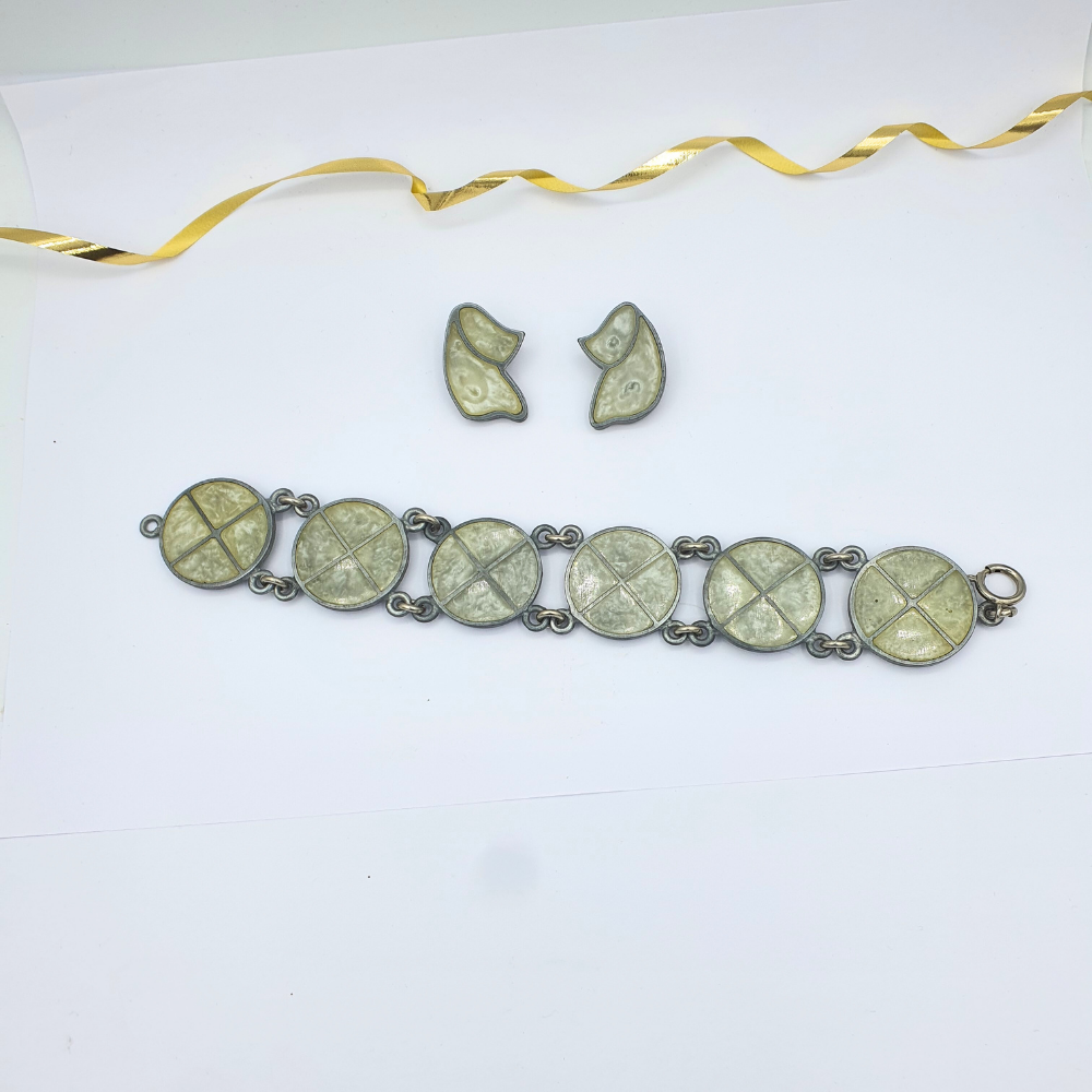 Giorgio Armani Vintage Earrings – Abstract Sculptural Design – view 3
