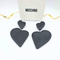Moschino Zwarte Hartvormige Statement XL Clip Oorbellen