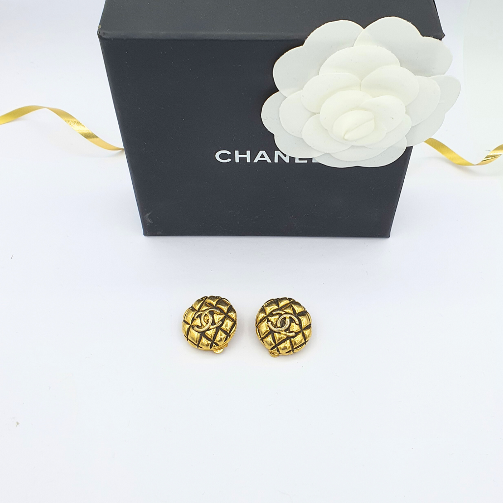 Vintage Chanel Quilted Motif CC Logo Clip Earrings – view 2