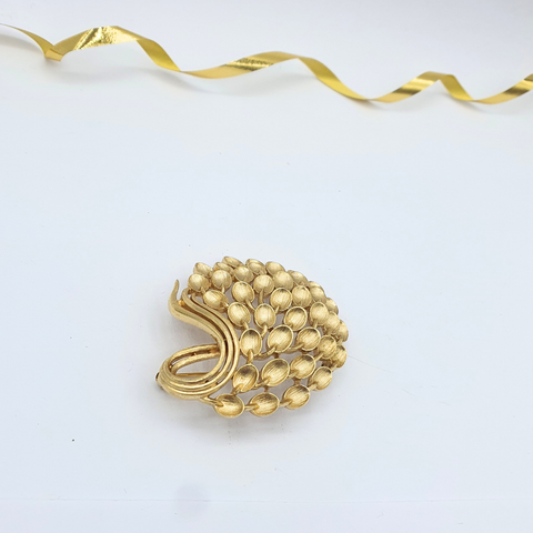 Trifari – Sculpturale bladcluster broche