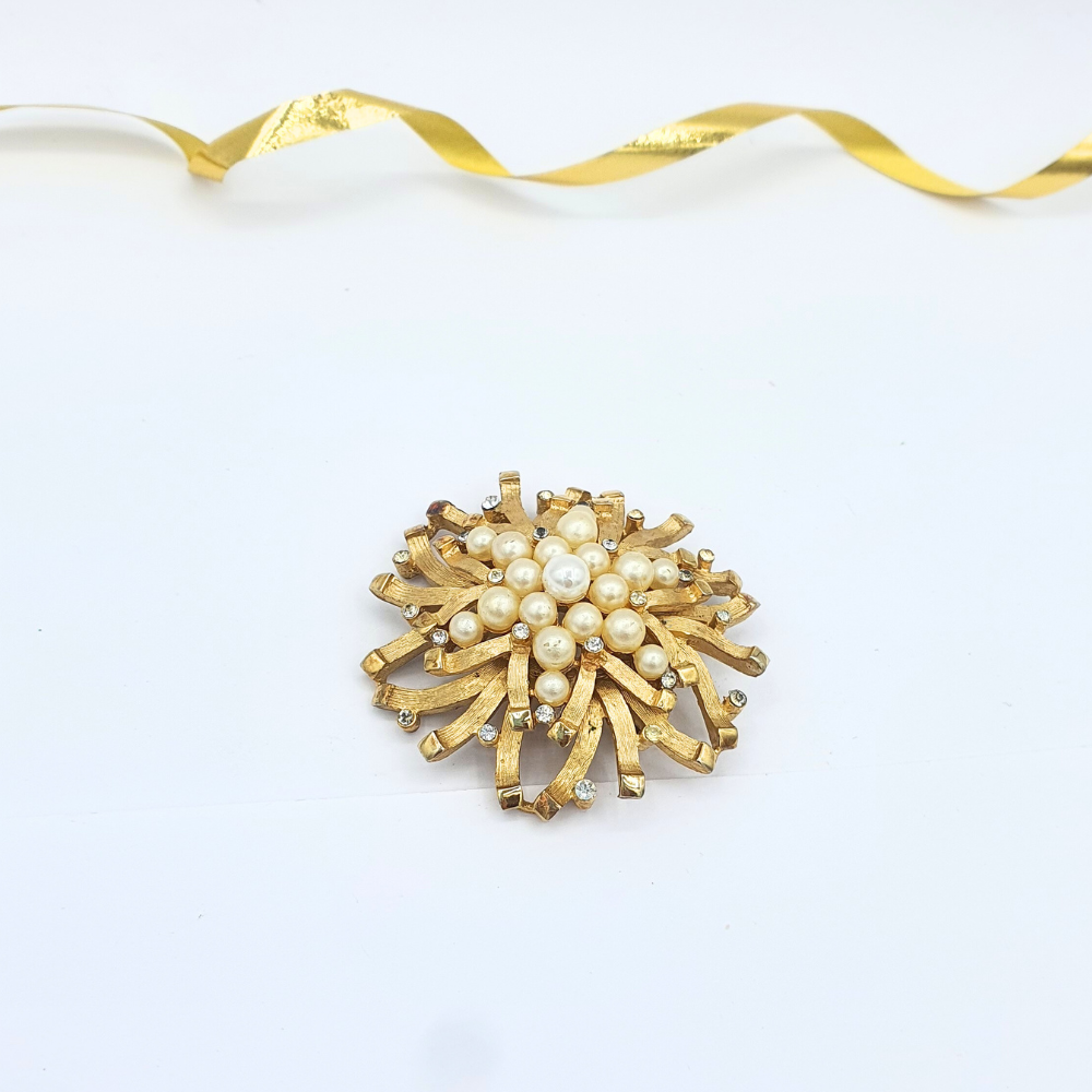 Vintage Trifari – Pearl & Rhinestone Sunburst Brooch – view 2