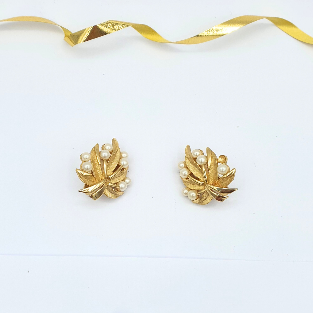 Vintage Trifari – Pearl & Leaf Motif Earrings