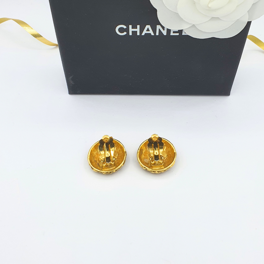 Vintage Chanel Quilted Motif CC Logo Clip Earrings – view 3