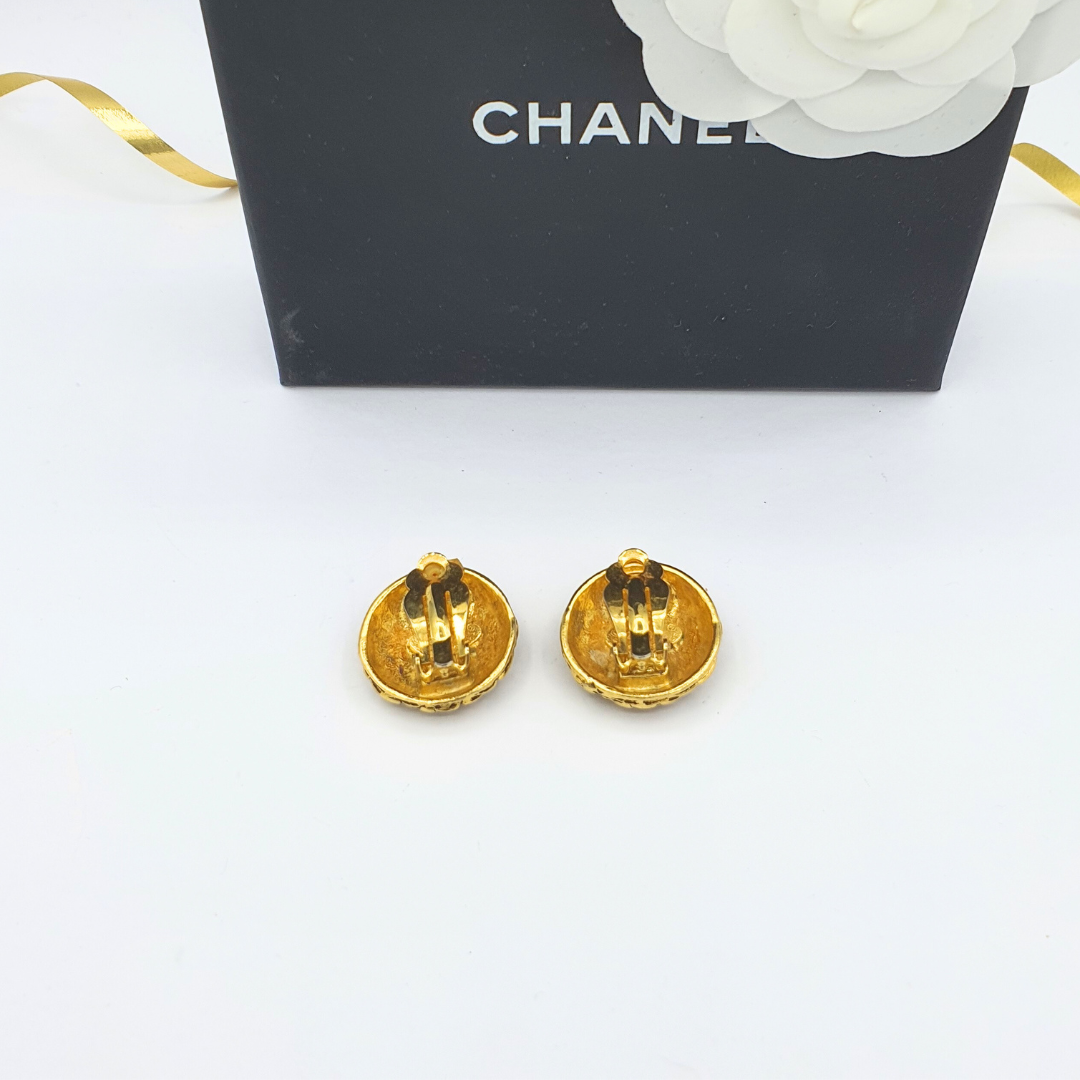 Vintage Chanel Quilted Motif CC Logo Clip Earrings – view 3