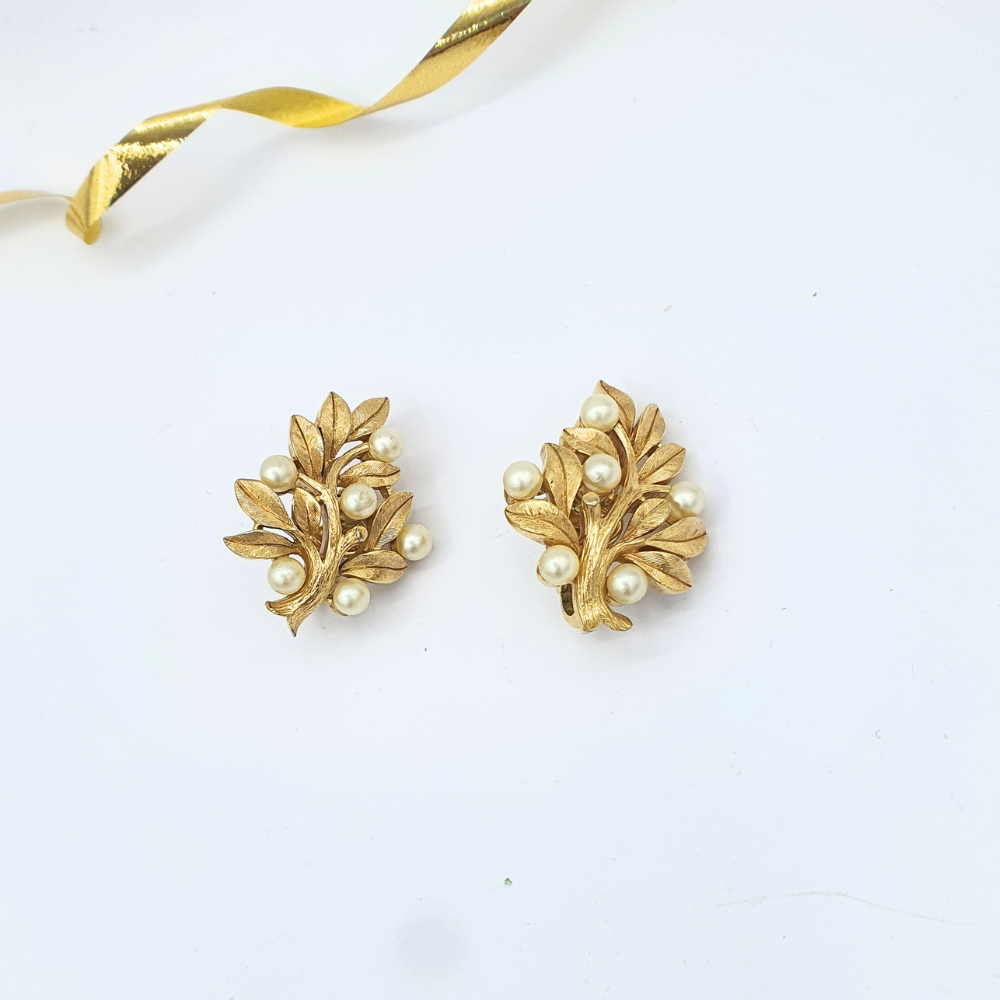 Vintage Trifari – Leaf & Pearl Clip Earrings