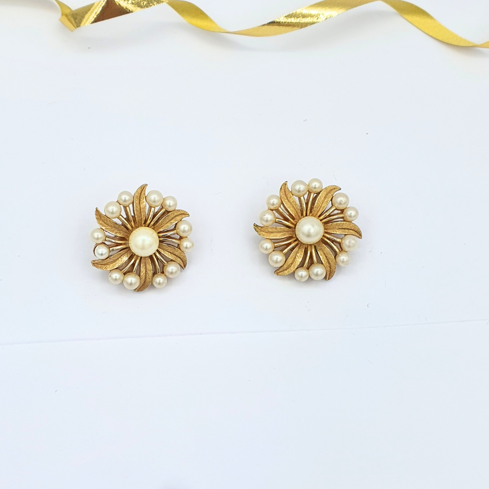 Vintage Trifari – Pearl Flower Earrings