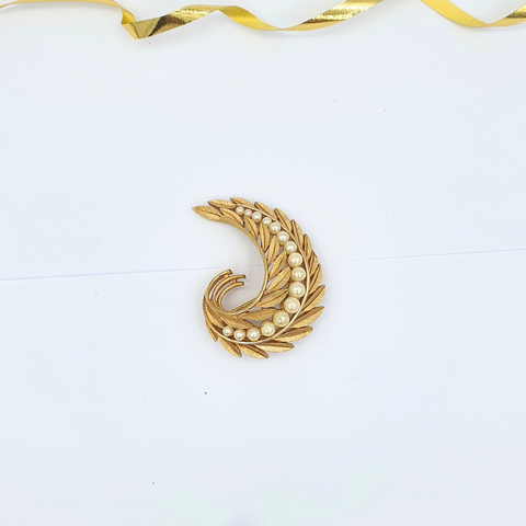 Trifari – Laurierblad Broche met Parels