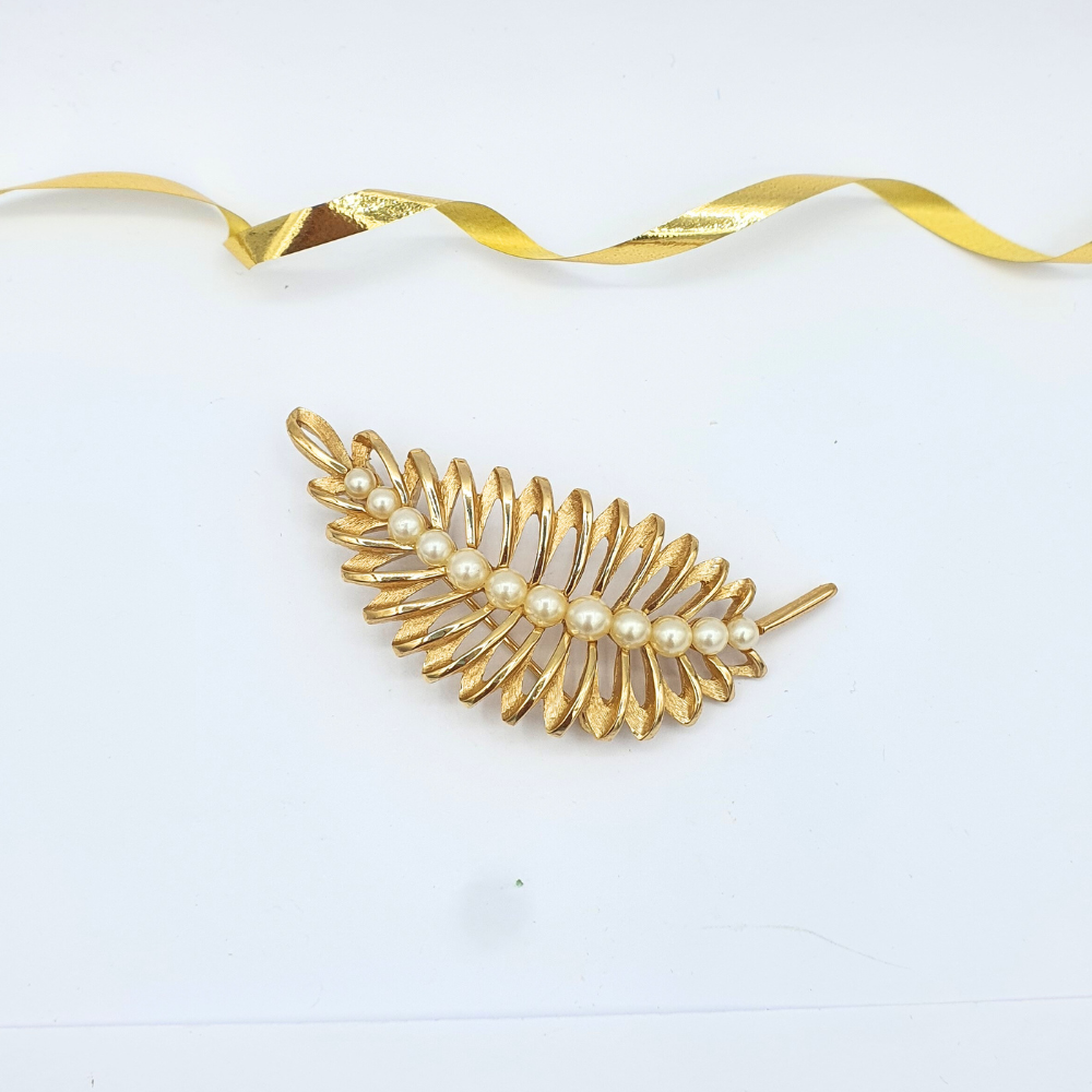 Vintage Trifari – Leaf Brooch with Pearls