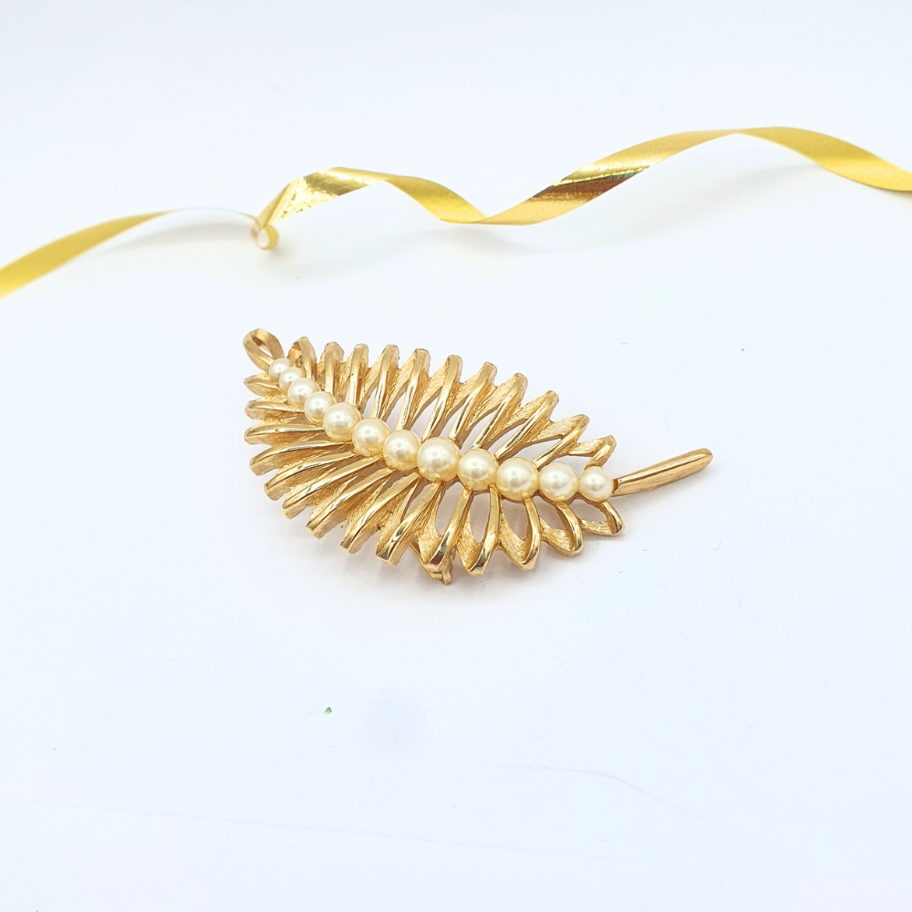 Vintage Trifari – Leaf Brooch with Pearls – view 3