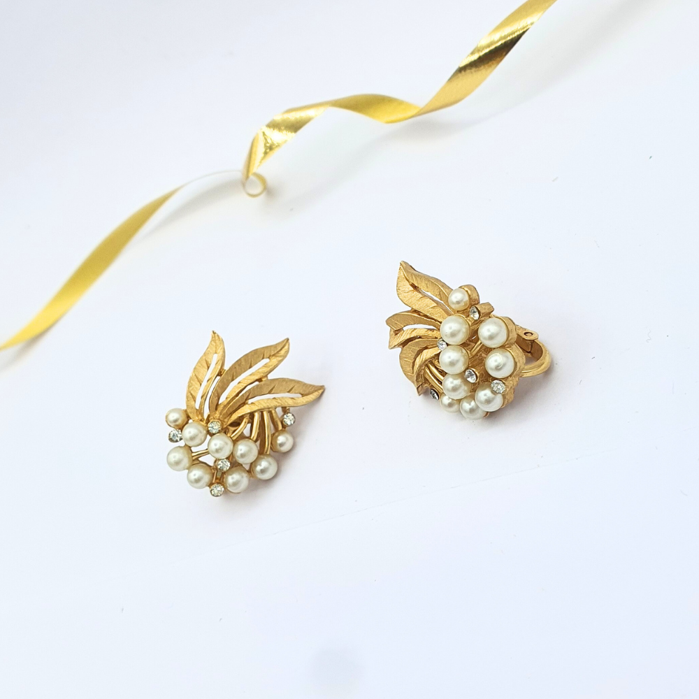 Vintage Trifari – Leaf Earrings with Pearls – view 3
