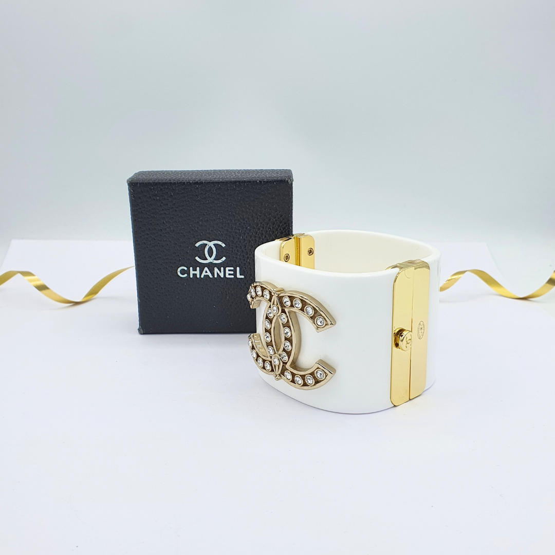 Vintage Chanel CC White Resin Logo Bracelet – view 2
