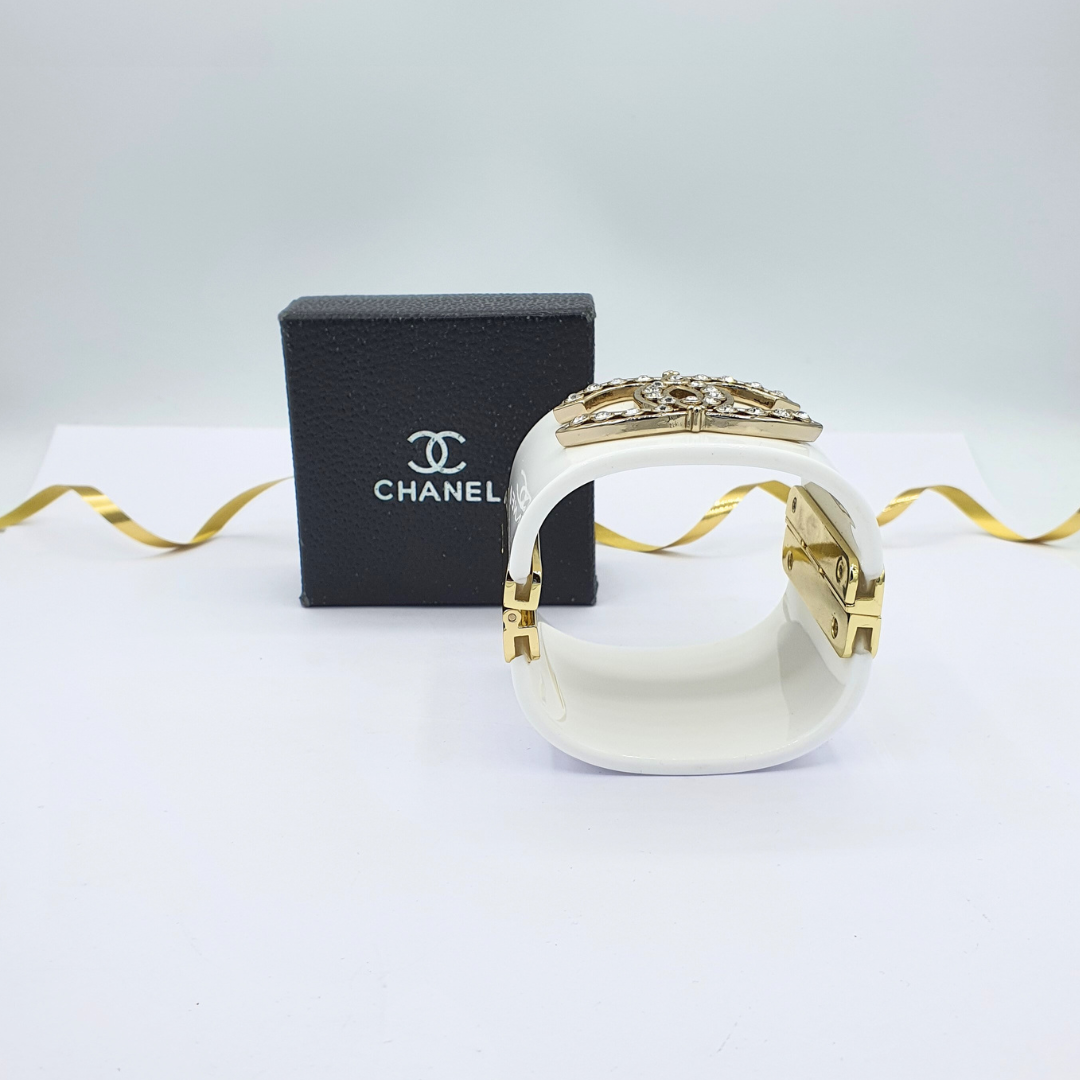 Vintage Chanel CC White Resin Logo Bracelet – view 3