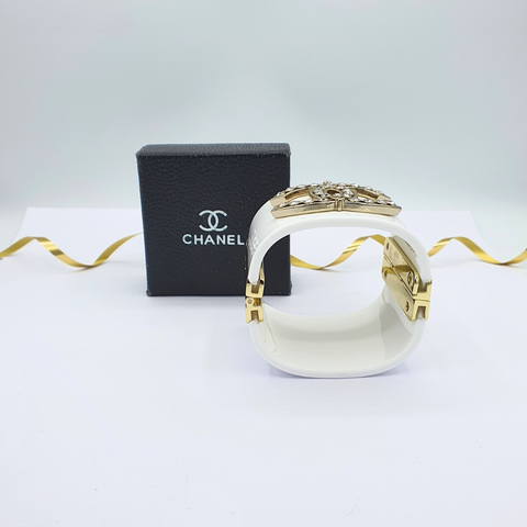 Chanel CC Wit Resin Logo Armband