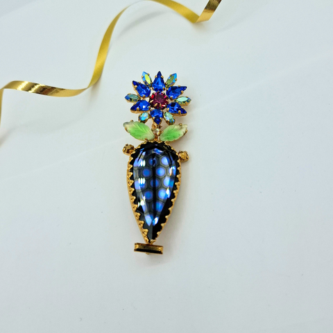 Weiss Bloemen Pot Broche