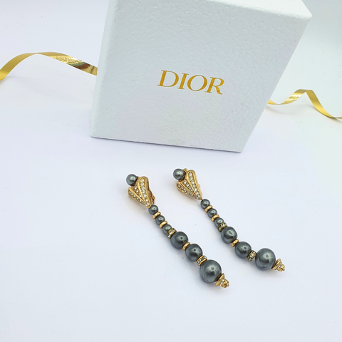 Christian Dior Lange Sierlijke Faux Pearl Clip Earrings