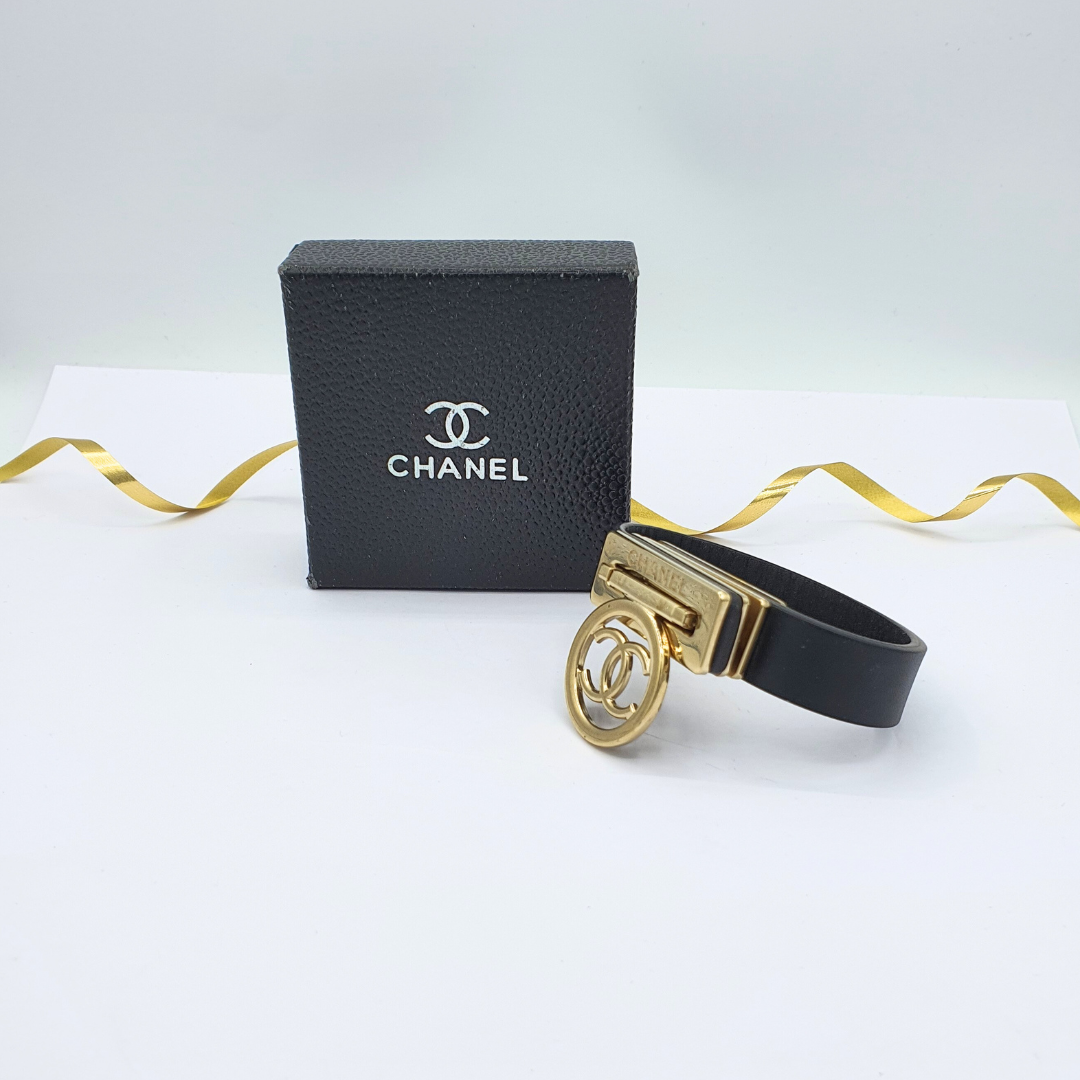 Vintage Chanel CC Logo Circular Frame Bracelet – view 2