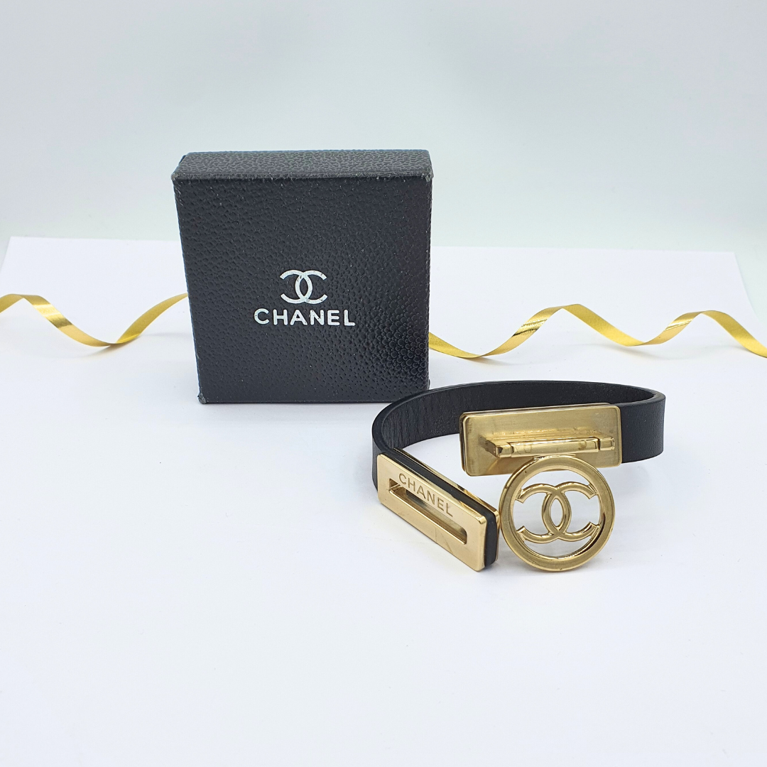 Vintage Chanel CC Logo Circular Frame Bracelet – view 3