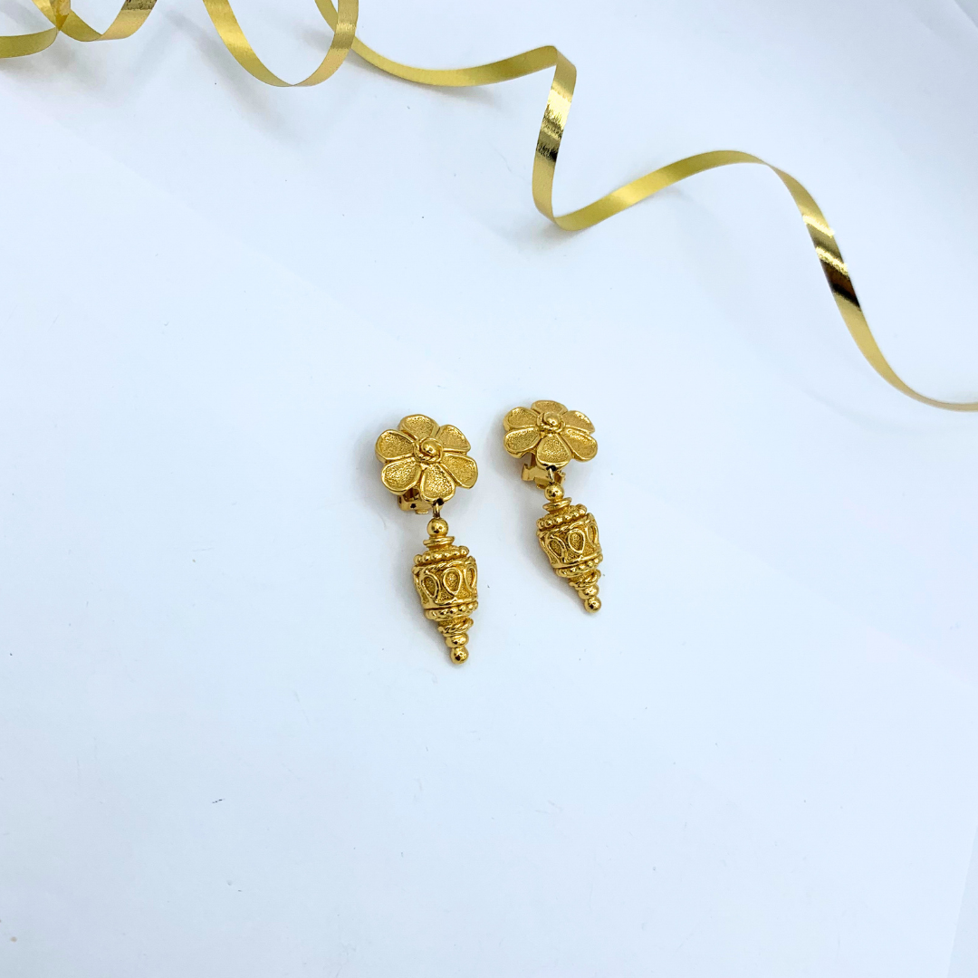 Vintage Grossé for Dior Clip Earrings – view 2
