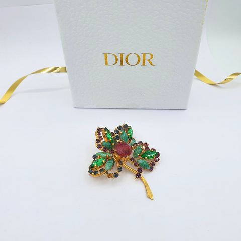 Gesigneerde Christian Dior Broche – 1958 – Bloemmotief met Kristallen