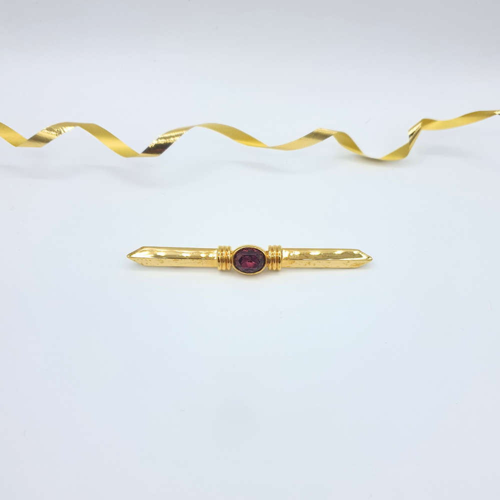 Avon – Gold-Tone Bar Brooch with Red Stone, vintage 1980s