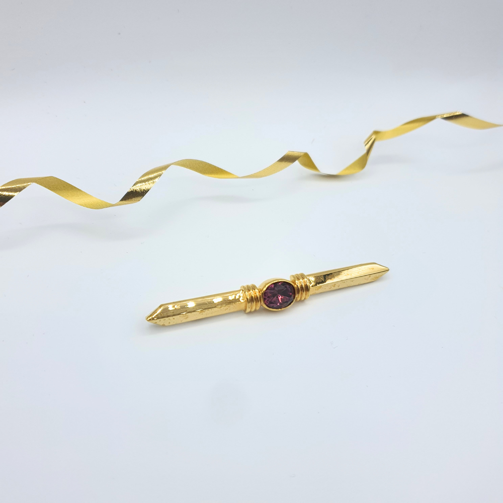 Avon – Gold-Tone Bar Brooch with Red Stone, vintage 1980s – view 2