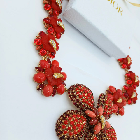 Spectaculaire Rode Bloem Elementen Christian Dior Ketting Jaar 1966