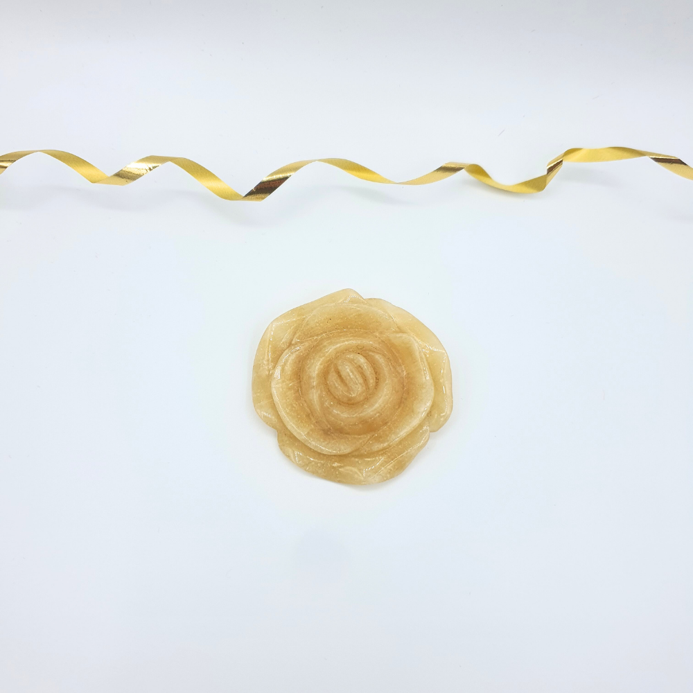 Kenzo – Flower-Shaped Resin Brooch in Cream/Beige, vintage 1980s