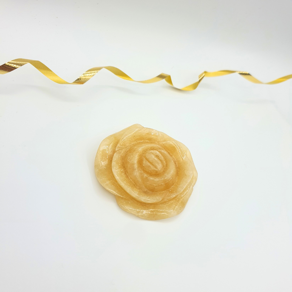 Kenzo – Flower-Shaped Resin Brooch in Cream/Beige, vintage 1980s – view 2