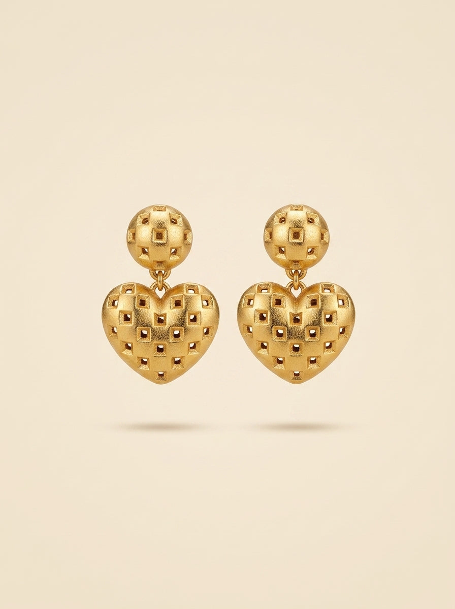 Vintage Escada Gold Heart Clip Earrings – detail view