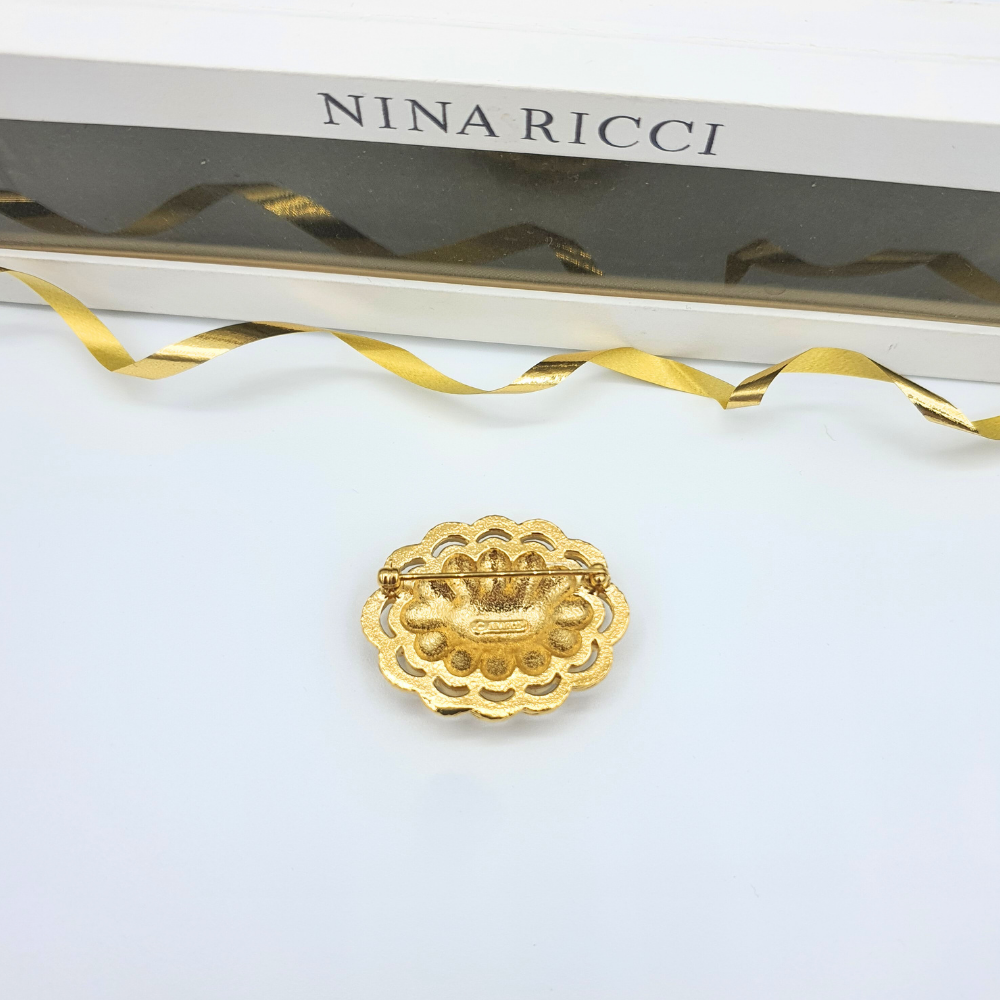 Nina Ricci – Gold-Tone Brooch with Monogram & Crystals, vintage – view 3