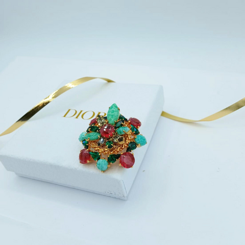 Gesigneerde Christian Dior Broche – 1964 – Henkel & Grosse | Robijnrood, Smaragd & Turquoise