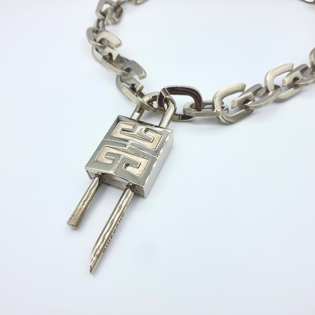 Givenchy – Vintage Silver-Tone Chain Necklace with Padlock – view 2