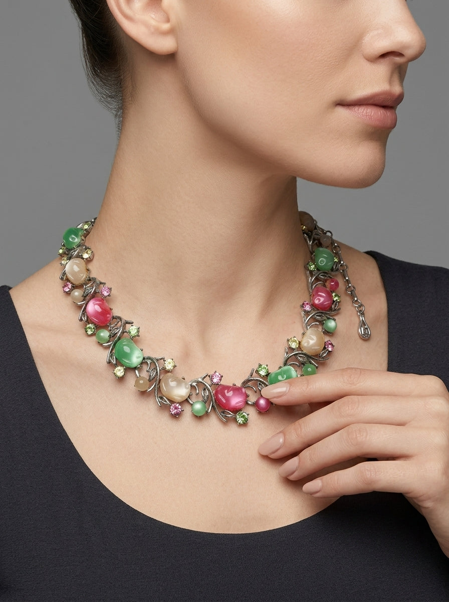 Coro vintage ketting met groene en roze cabochons