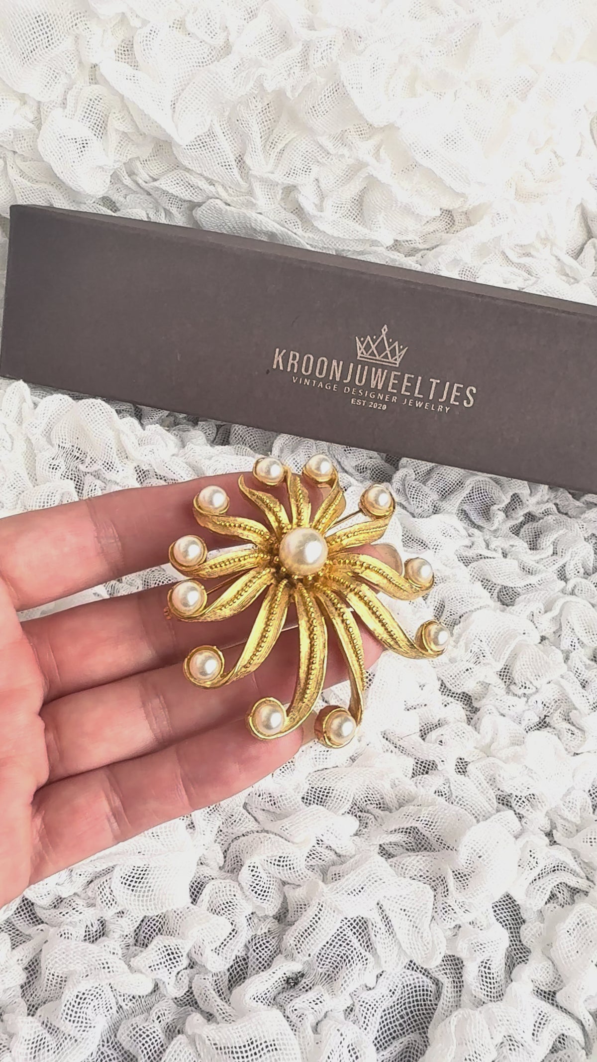 Unsigned XL 1970s Faux Pearl Pinwheel Brooch – 22ct Gold-Plated