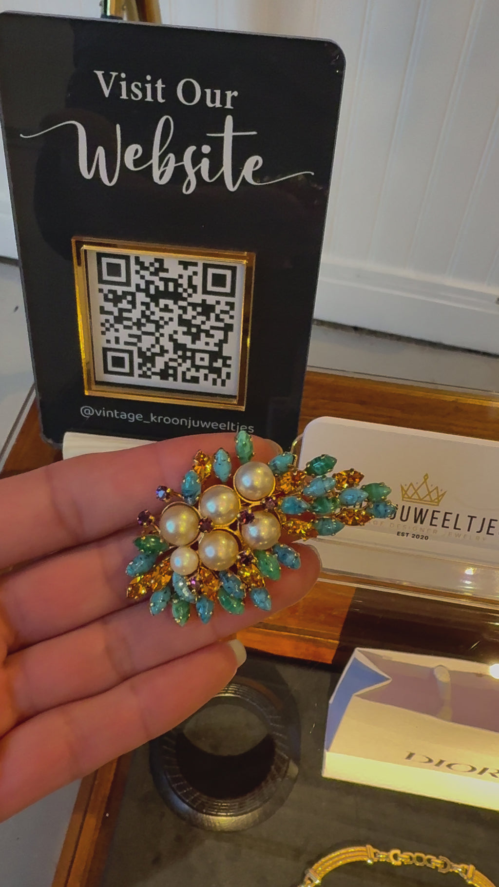 Christian Dior golvende traanbroche 1967