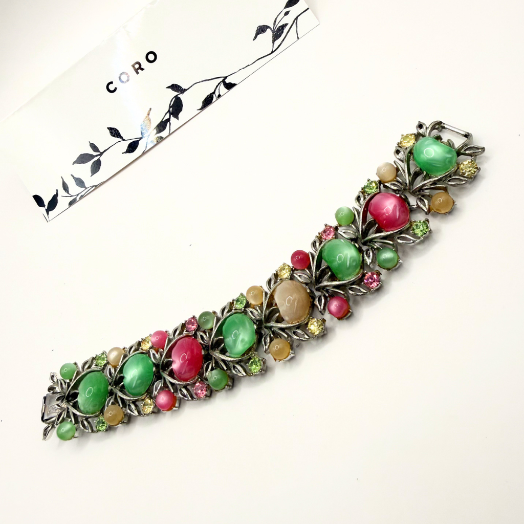 Coro Vintage Armband met Groene en Roze Cabochons